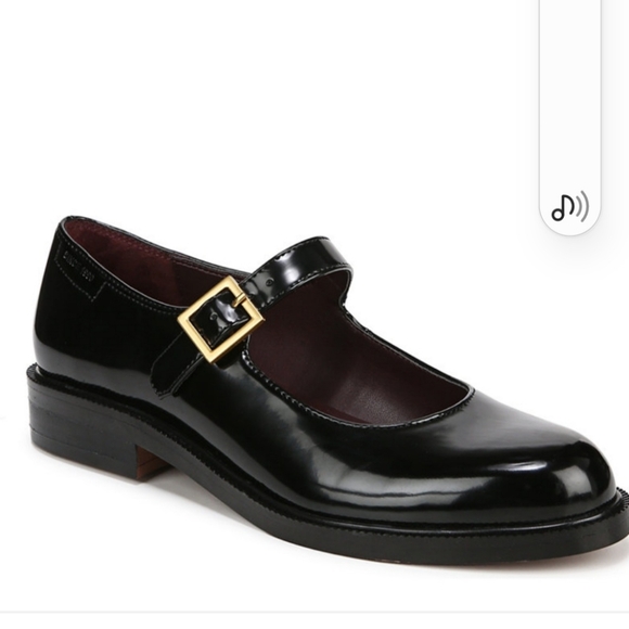 Women dressing shoes - Picture 1 of 5